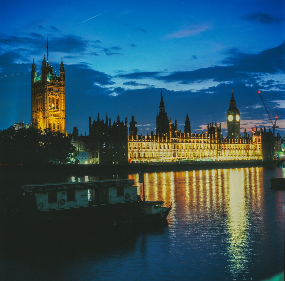 Palace of westminster and big ben at dusk